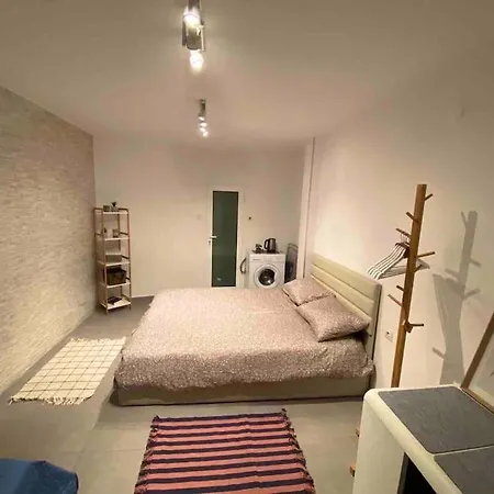 Студио Със Самостоятелен Вход В Центъра На Града И До Морето Appartement *