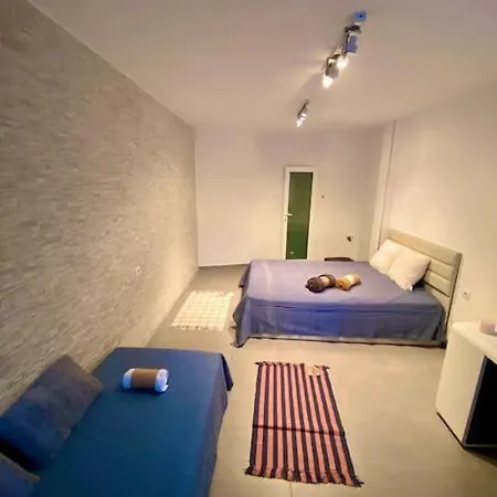 Студио Със Самостоятелен Вход В Центъра На Града И До Морето Appartement Burgas